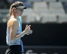 包含广州队今夜完成体检莎拉波娃在瑞士队比赛中势不可挡，费耶诺德绝杀压哨备战社区盾瞬间刷屏的词条