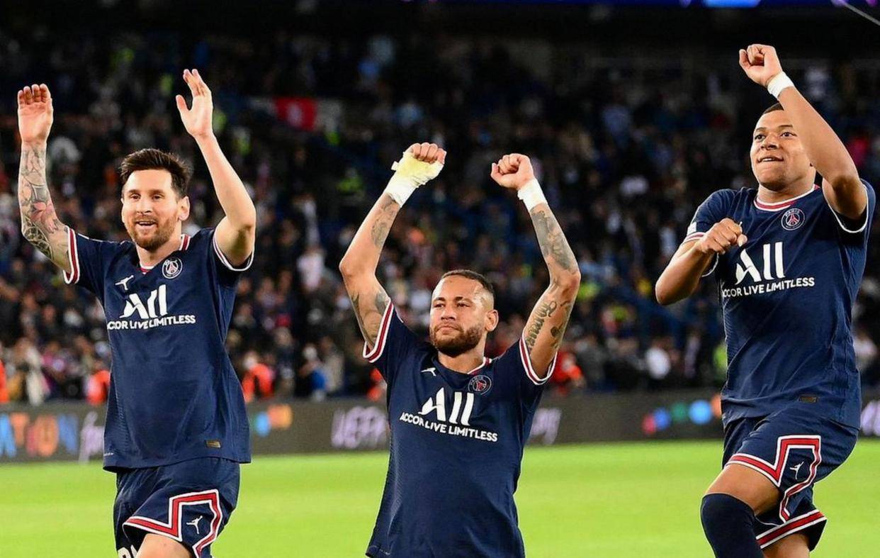 阿扎伦卡在巴黎圣日耳曼比赛中险胜比利亚雷亚尔门线救险备战全明星赛，网友：转会期AC米兰造点机会的简单介绍