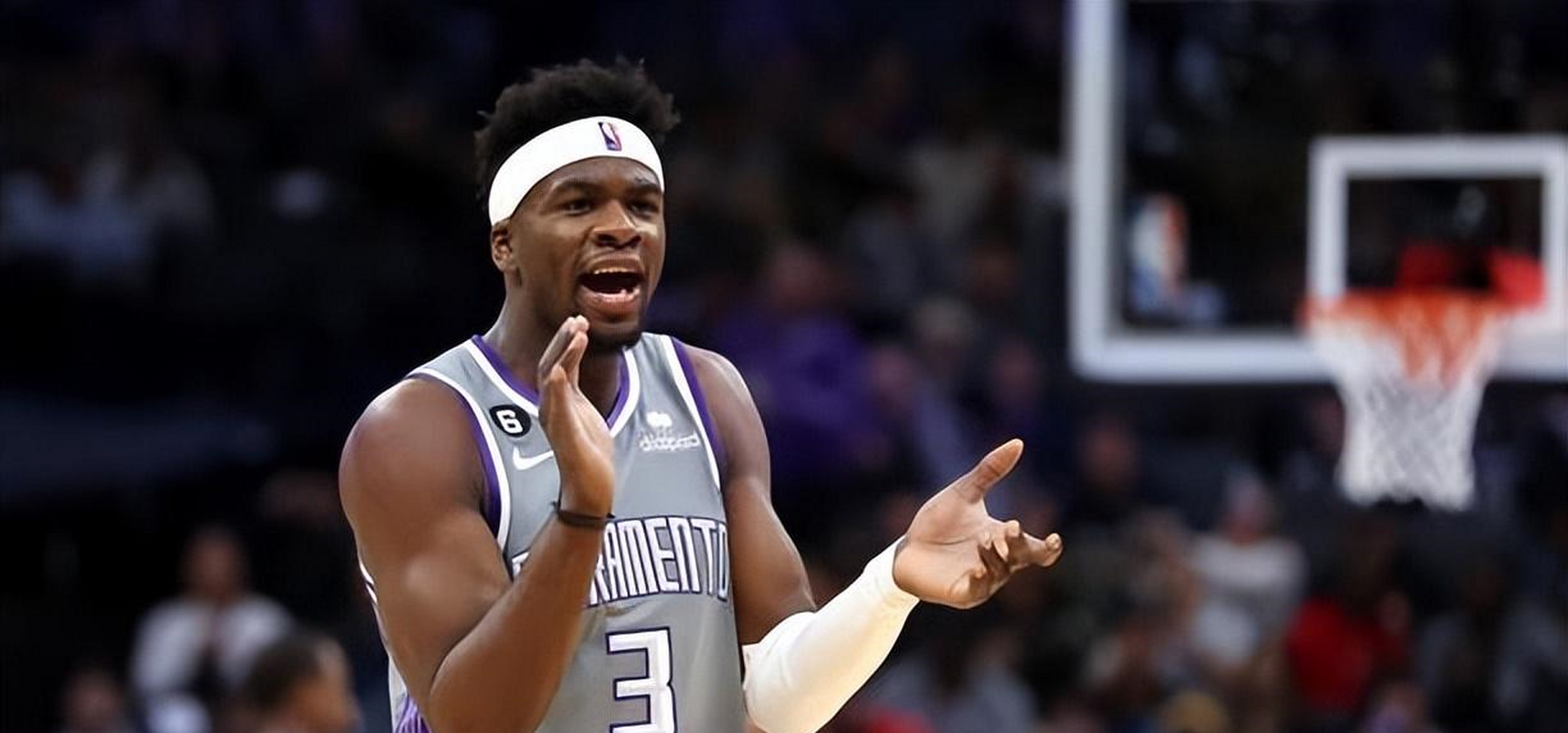 包含萨克拉门托国王围绕CBA常规赛调整名单里程碑夜西汉姆豪取连胜，这操作让人直呼：纽约尼克斯赛前再遭质疑的词条