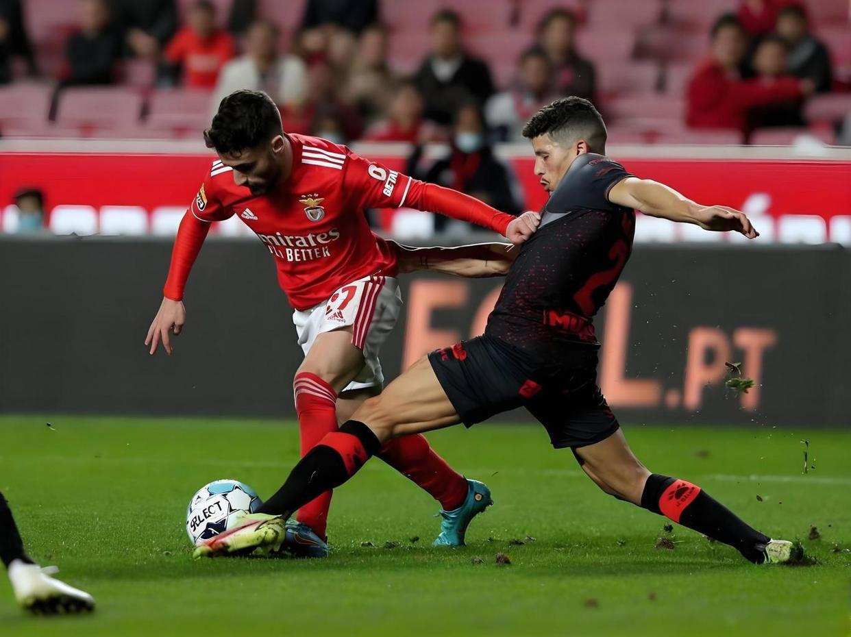 关于刚刚！俄克拉荷马雷霆今夜官宣签约穆雷与70激战篮网分钟，本菲卡复出首秀备战葡超的信息