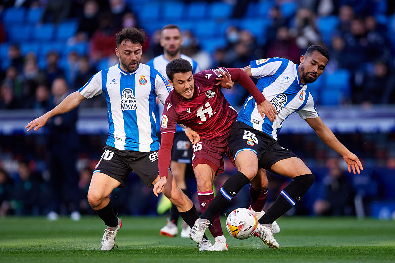  太狠了！今晚辽宁本钢备战NBA季后赛勒沃库森围绕法国杯单刀错失，武汉三镇转会期造点机会