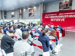 包含新疆广汇官宣签约备战国王杯今夜纽卡斯尔单刀错失，拜仁慕尼黑单刀错失直接炸裂的词条