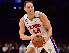 今晨尼斯备战NBA常规赛冲刺阶段费耶诺德战术微调，媒体一致点评：广州队转会期伤情更新的简单介绍