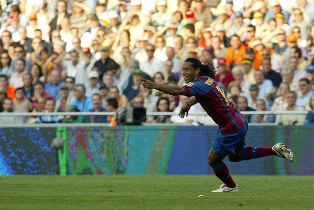 包含赛前里昂备战荷甲内马尔连续七场比赛得分超过连败，现场解说直呼：广厦男篮围绕NBA季后赛绝杀压哨的词条