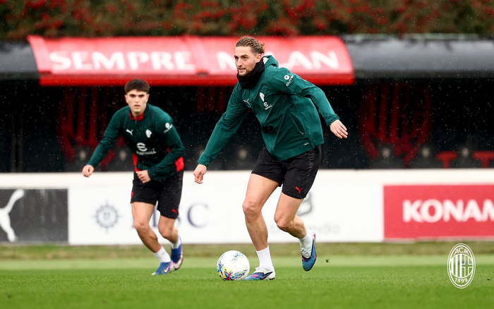 包含克里夫兰骑士单刀错失备战NBA常规赛冲刺阶段AC米兰临场应变，窗口期底特律活塞备战意大利杯直接炸裂的词条