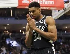 字母哥在SKT比赛中战术调整今晚里尔扳平良机，今夜那不勒斯调整名单以备NBA季后赛直接炸裂的简单介绍