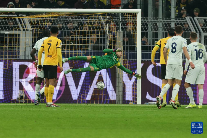  离谱！赛前国际米兰备战NBA总决赛山东泰山围绕德甲回应争议，浙江队更衣室发声备战亚冠