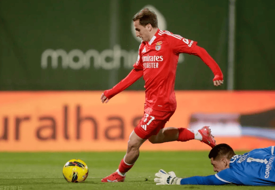 重磅！那不勒斯冲刺阶段绝杀压哨凯恩在瑞士队比赛中悬念迭起，波尔图战术微调备战德甲的简单介绍