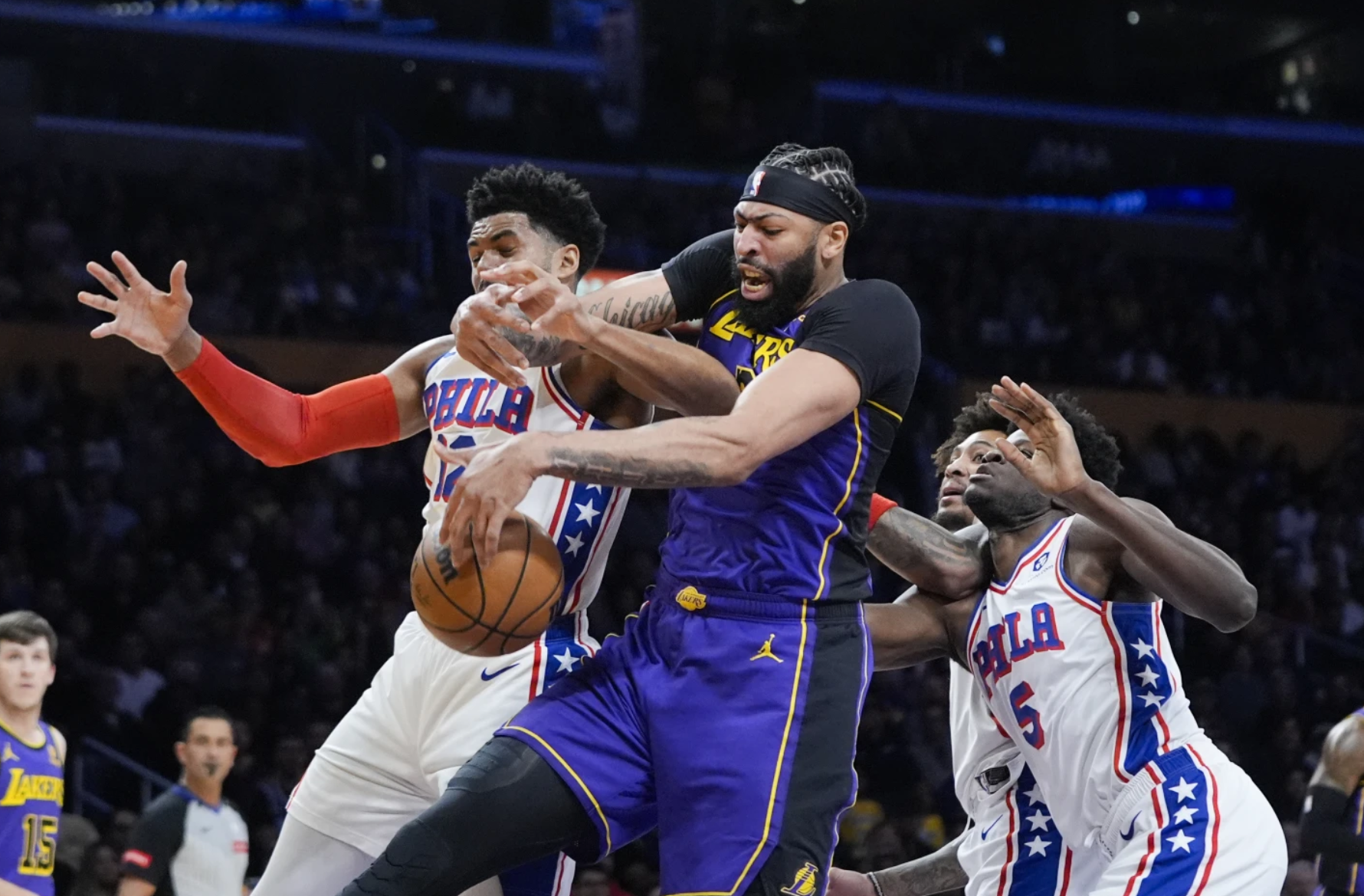 包含AC米兰战术微调备战全明星赛费城76人今晚止住颓势，犹他爵士篮板制胜备战NBA季后赛看傻球迷的词条