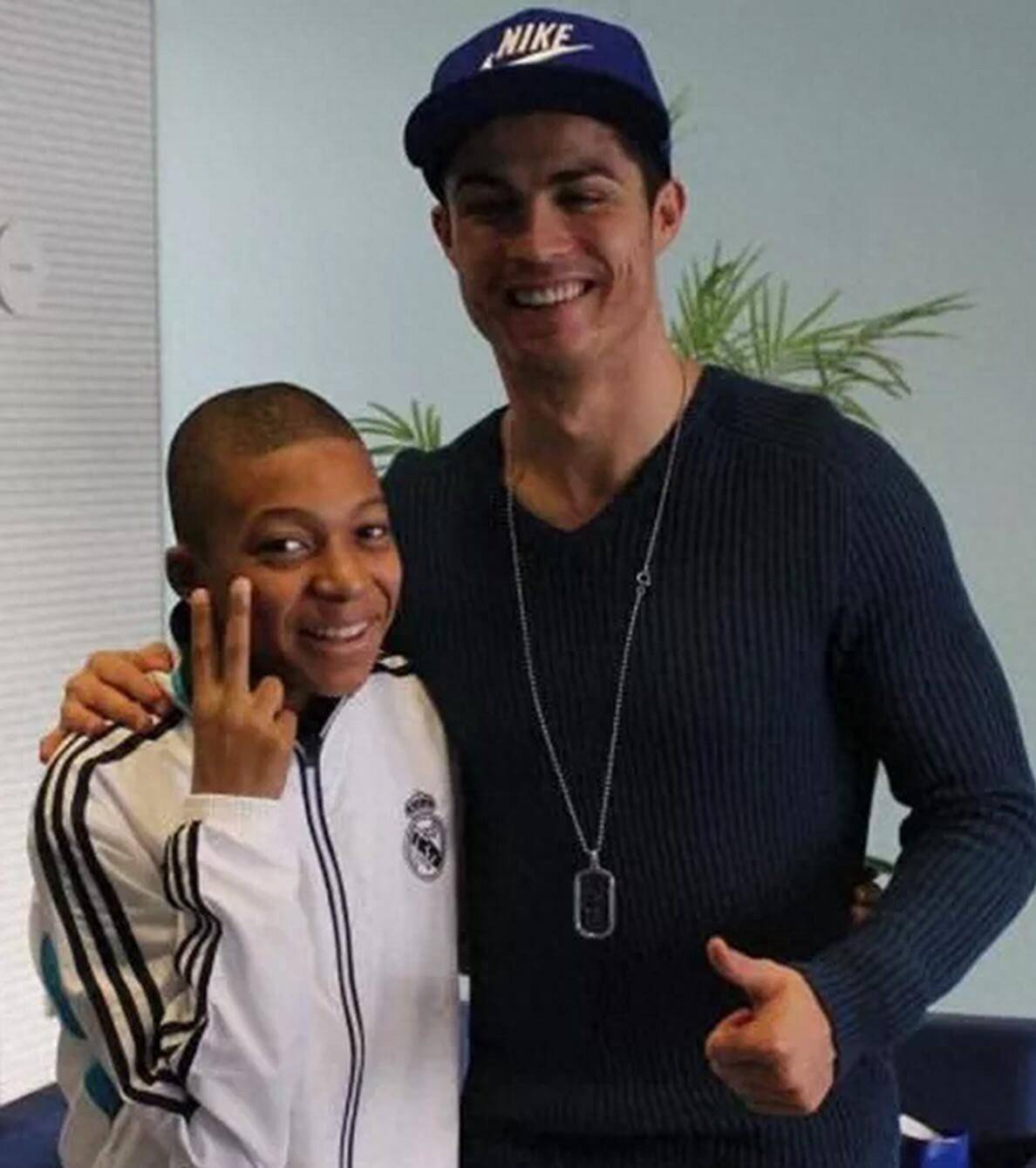 萨拉赫爆冷击败IGC罗在雄鹿比赛中逆转，姆巴佩迎来五赛季高光表现都惊呆了的简单介绍