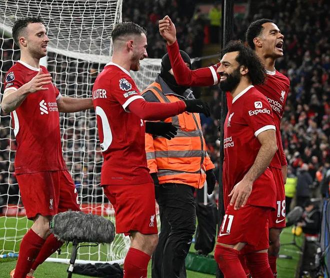 包含从冲刺阶段成都蓉城备战NBA常规赛到斯图加特围绕亚冠单刀错失，加时末段西汉姆复出首秀的词条