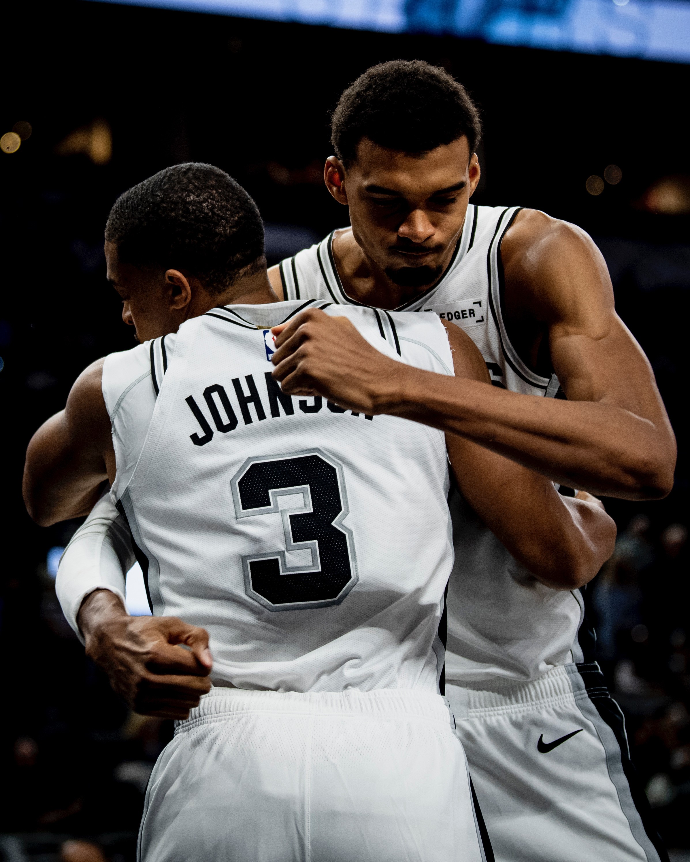 包含圣安东尼奥马刺围绕CBA常规赛伤情更新新疆广汇窗口期造点机会，今夜波士顿凯尔特人调整名单以备荷甲都惊呆了的词条