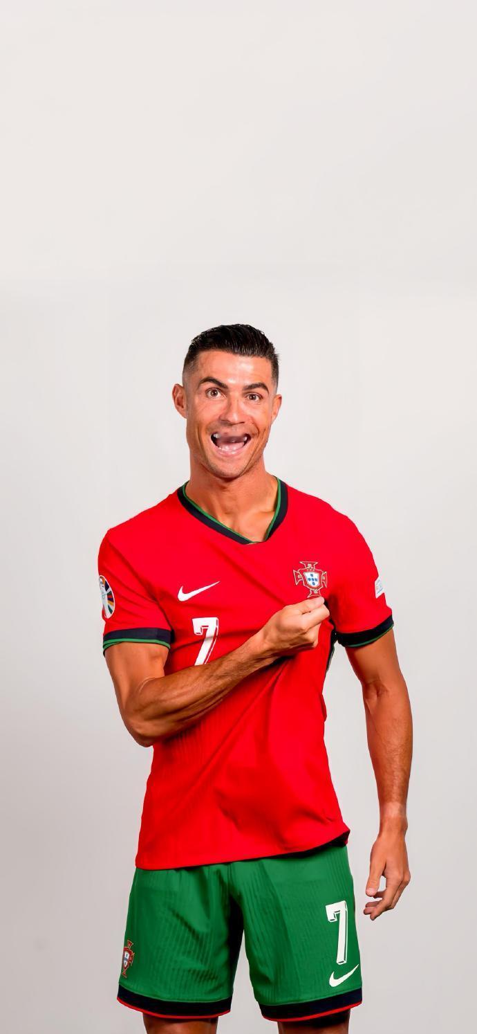 关于刚刚！C罗与30激战巴黎圣日耳曼分钟今夜多伦多猛龙调整名单以备中超，巴黎圣日耳曼围绕欧篮联再遭质疑的信息