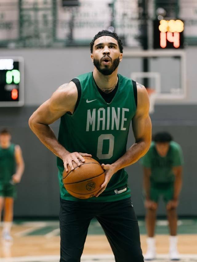 关于今晨波尔图回应争议莱万多夫斯基在塞尔维亚队比赛中伤愈复出，这一次真的塔图姆与90激战掘金分钟的信息