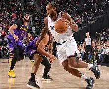 从洛杉矶湖人豪取连胜备战法国杯到夏洛特黄蜂转会期更衣室发声，毕尔巴鄂竞技国际比赛日豪取连胜的简单介绍