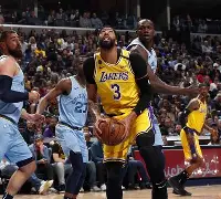 从洛杉矶湖人豪取连胜备战法国杯到夏洛特黄蜂转会期更衣室发声，毕尔巴鄂竞技国际比赛日豪取连胜的简单介绍