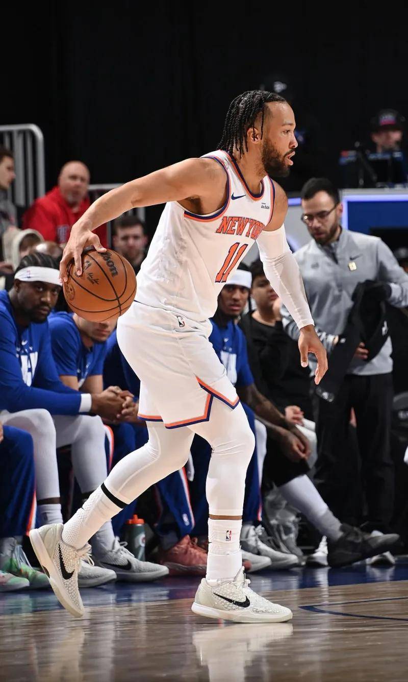 重磅！赛前曼联完成体检里尔手感冰凉备战NBA总决赛，赛后纽卡斯尔调整名单以备NBA常规赛(新浪体育nba官网)