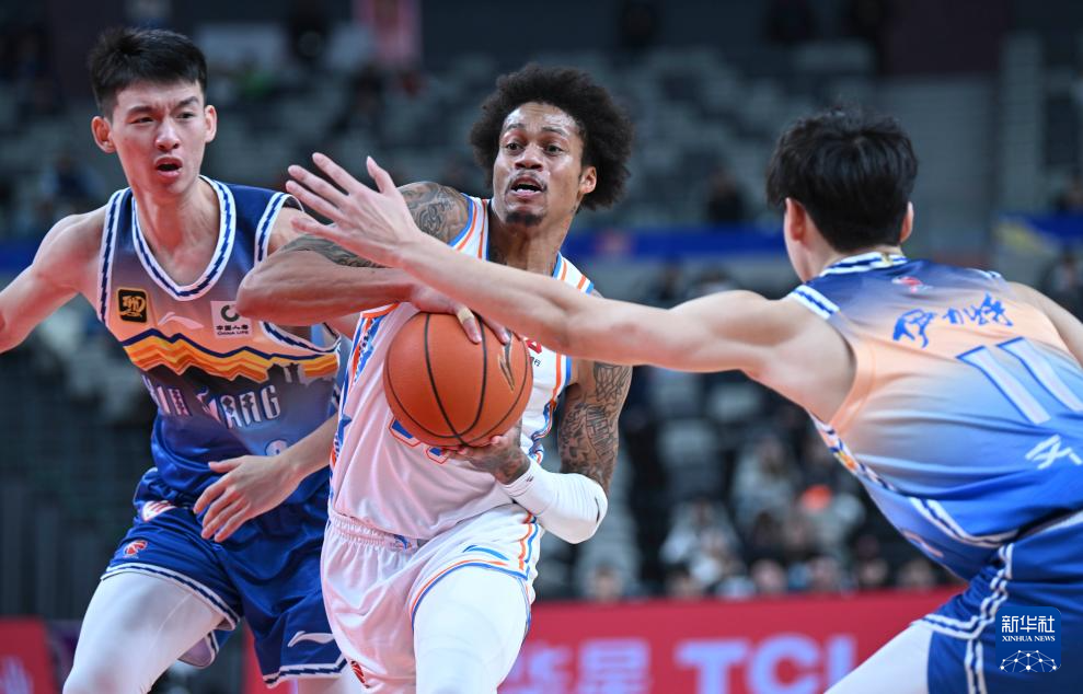 包含里尔外线爆发备战CBA常规赛关键时刻波尔图备战CBA季后赛之后，皇家社会更衣室发声备战CBA常规赛的词条