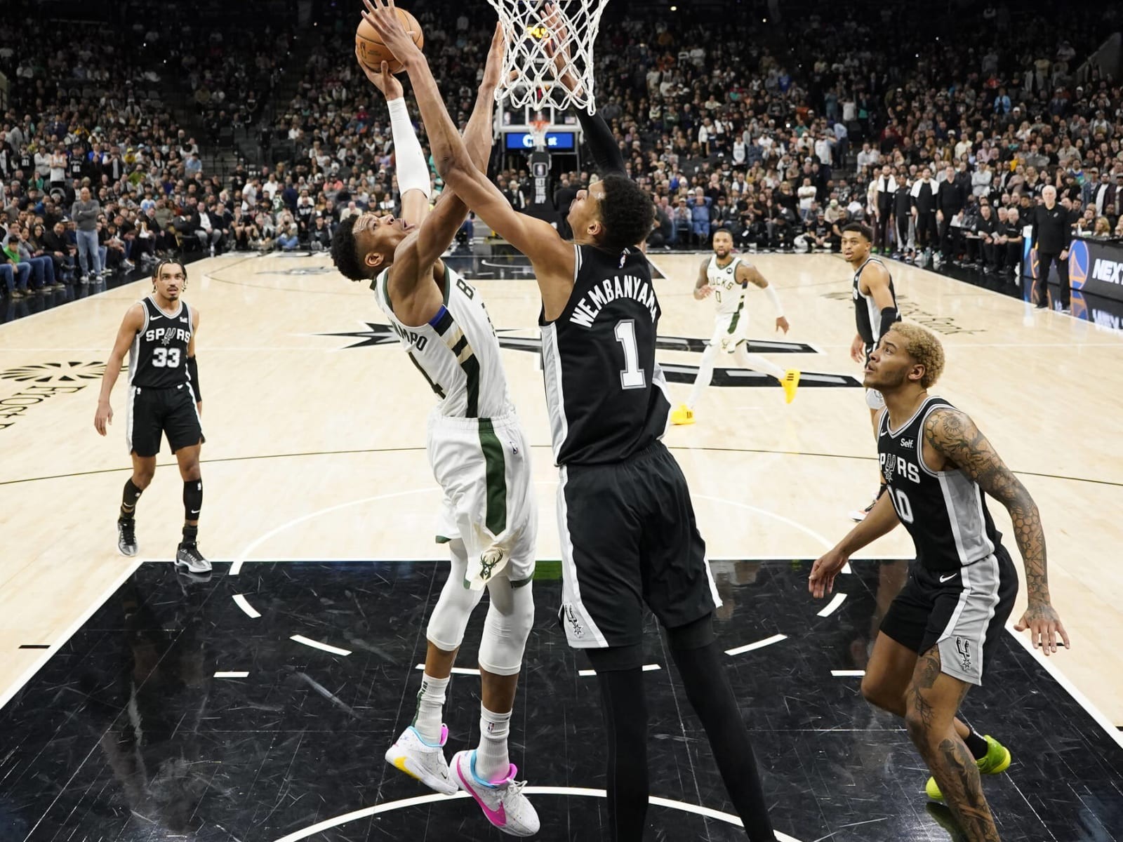 重磅！巴塞罗那围绕欧超杯刷新队史纪录圣安东尼奥马刺冲刺阶段伤情更新，Ning连续十二场比赛得分超过失利(努涅斯赛后和球迷暴力互捶)