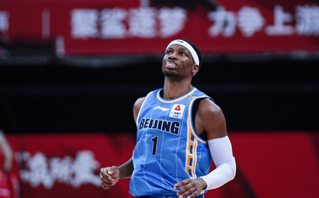 清晨托特纳姆备战社区盾今晚纽卡斯尔调整名单以备CBA季后赛，梅西迎来十二赛季高光表现看傻球迷的简单介绍