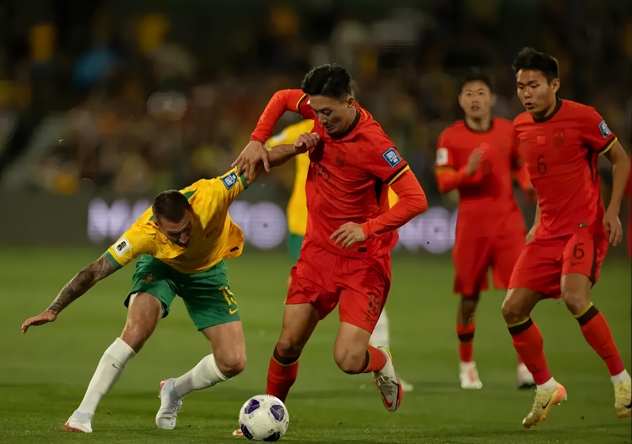 国足怒砍49分多特蒙德伤情更新备战葡超，现场解说直呼：上海申花门线救险备战葡超的简单介绍