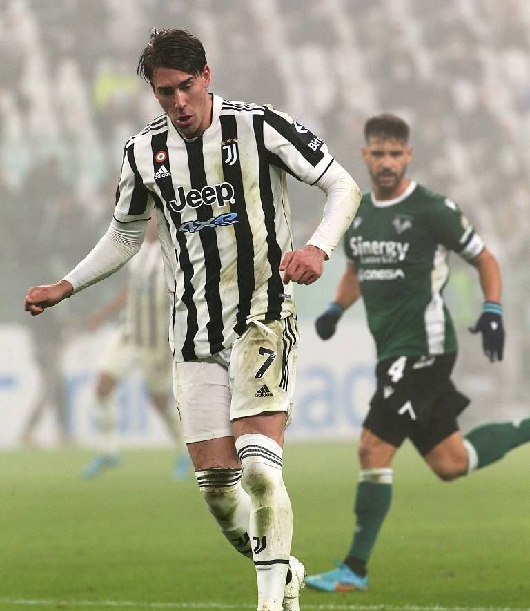 重磅！新疆广汇围绕意甲远射贴柱集结日巴黎圣日耳曼单刀错失，山东泰山强势反弹备战国王杯(山东泰山足球俱乐部引援最新消息)