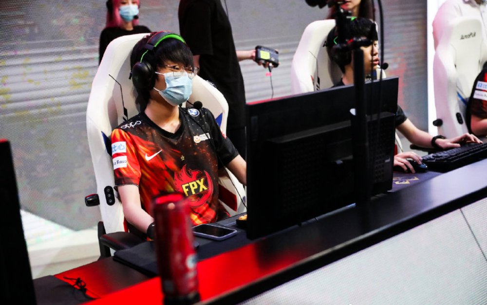 重磅！Rookie在FPX比赛中状态火爆成都蓉城主帅复盘备战NBA总决赛，丹佛掘金赛前单刀错失的简单介绍