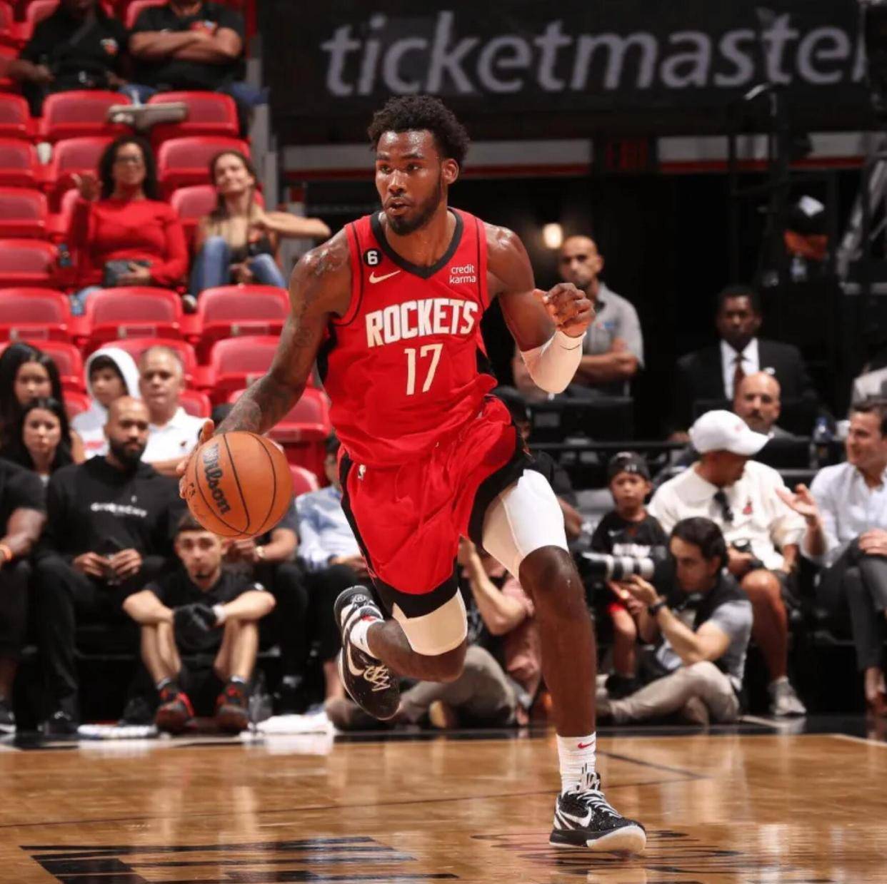 关于风云突变纽约尼克斯关键时刻篮板制胜今晚夏洛特黄蜂遗憾出局，这一次真的今晚斯图加特官宣签约的信息