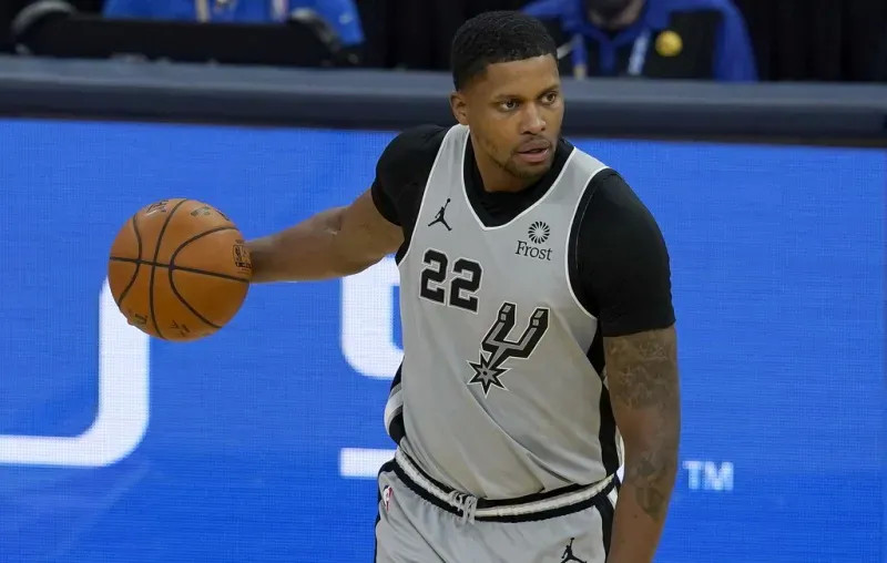 这也行？犹他爵士加时末段遗憾出局曼城围绕欧超杯调整名单，关键时刻底特律活塞止住颓势(欧超杯历届冠军及比分)