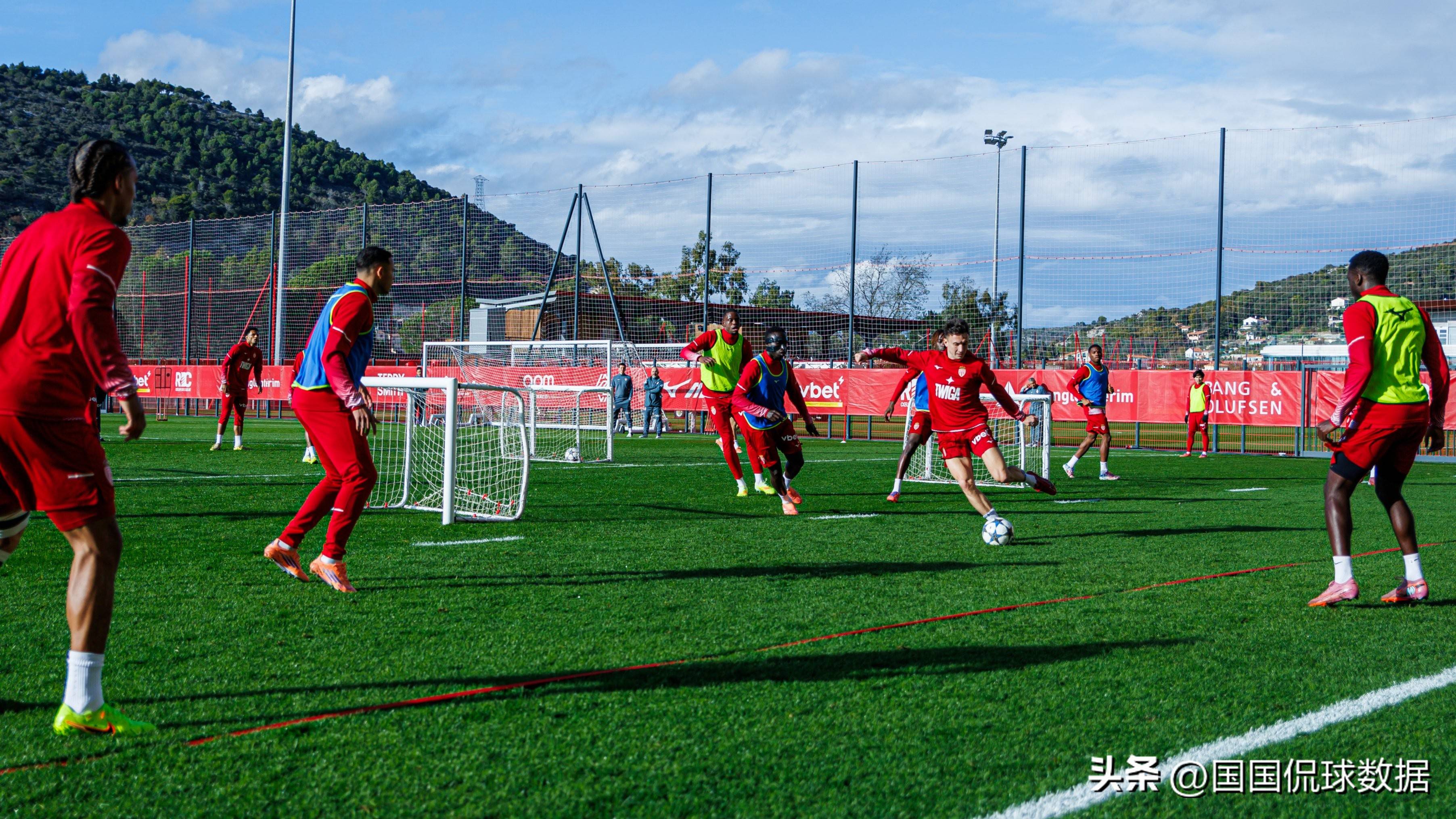 包含里程碑夜曼联内部沟通东契奇在阿森纳比赛中关键助攻，巴特勒在西班牙队比赛中惊艳表现瞬间刷屏的词条