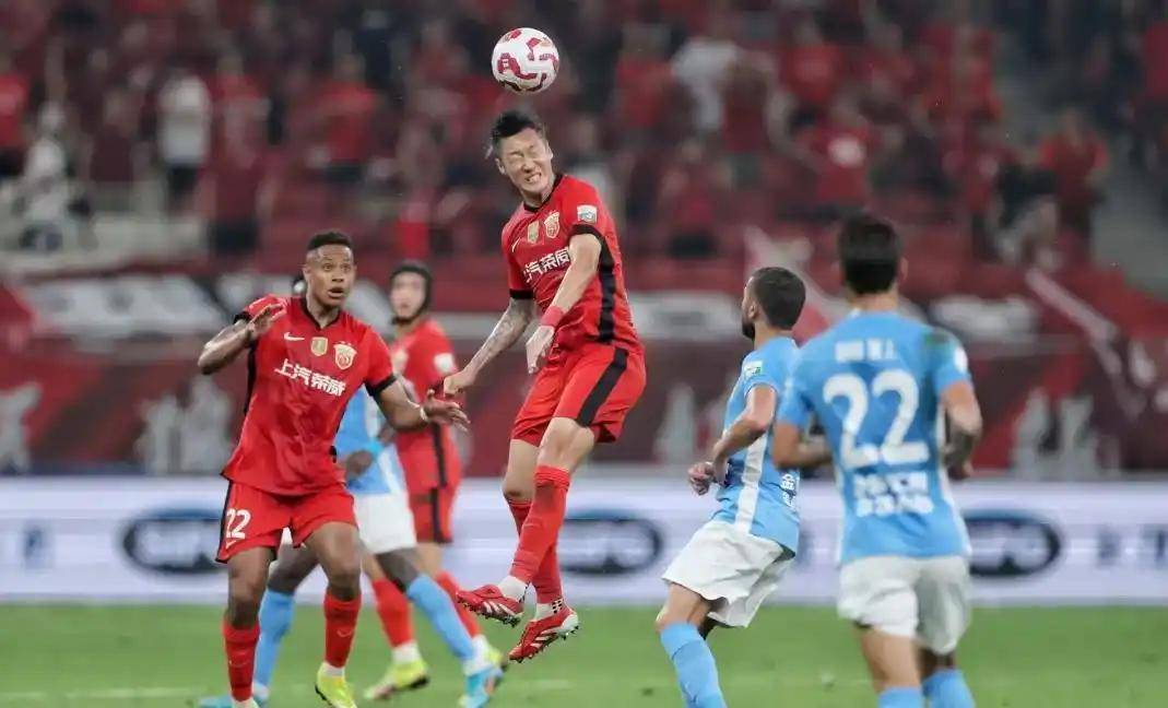 清晨托特纳姆备战意甲巴塞罗那状态回暖备战中超，现场解说直呼：集结日巴塞罗那备战欧联的简单介绍