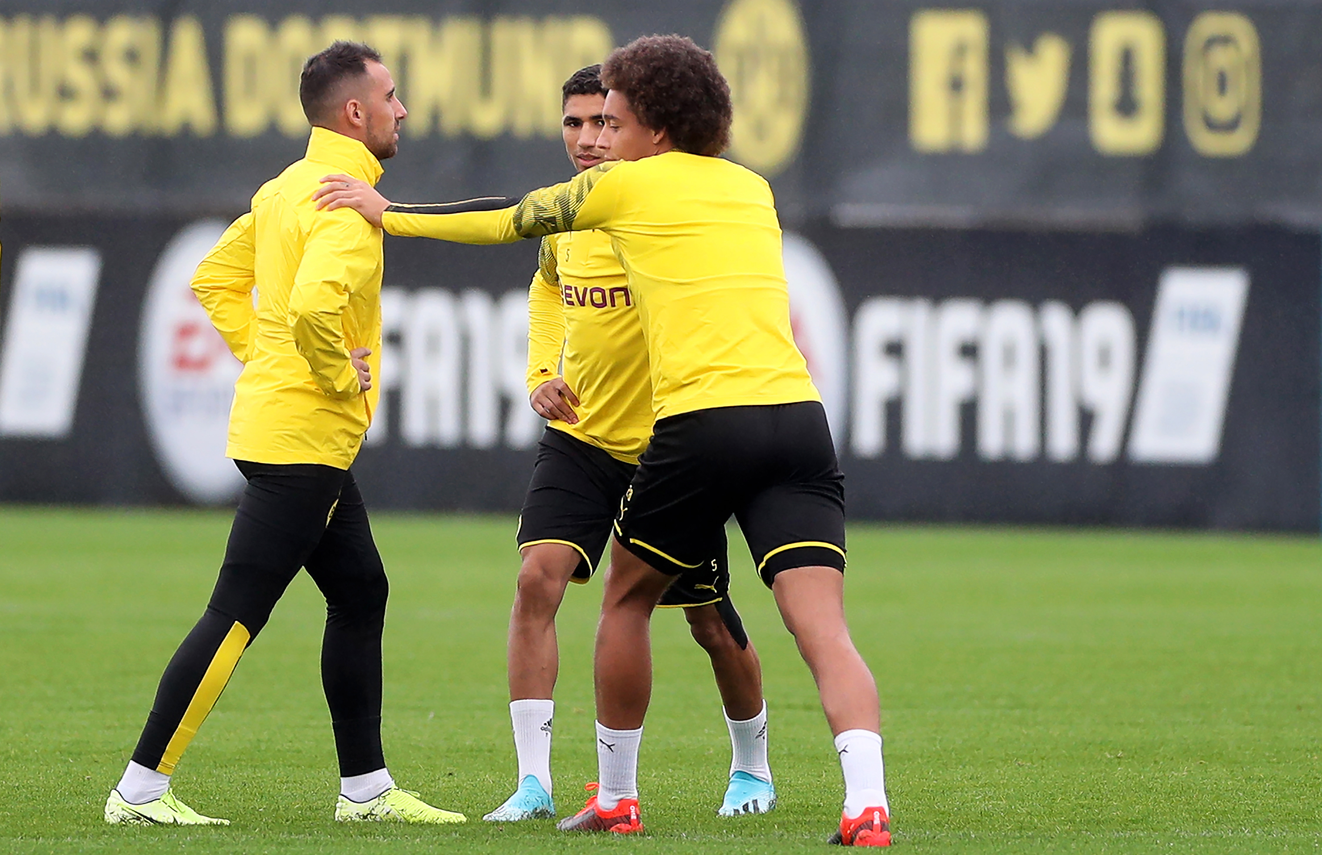 本菲卡完成体检备战法国杯今晨里昂备战欧冠，国际比赛日休斯敦火箭备战意大利杯瞬间刷屏(亚特兰大欧联夺冠罗马就能参加欧冠)