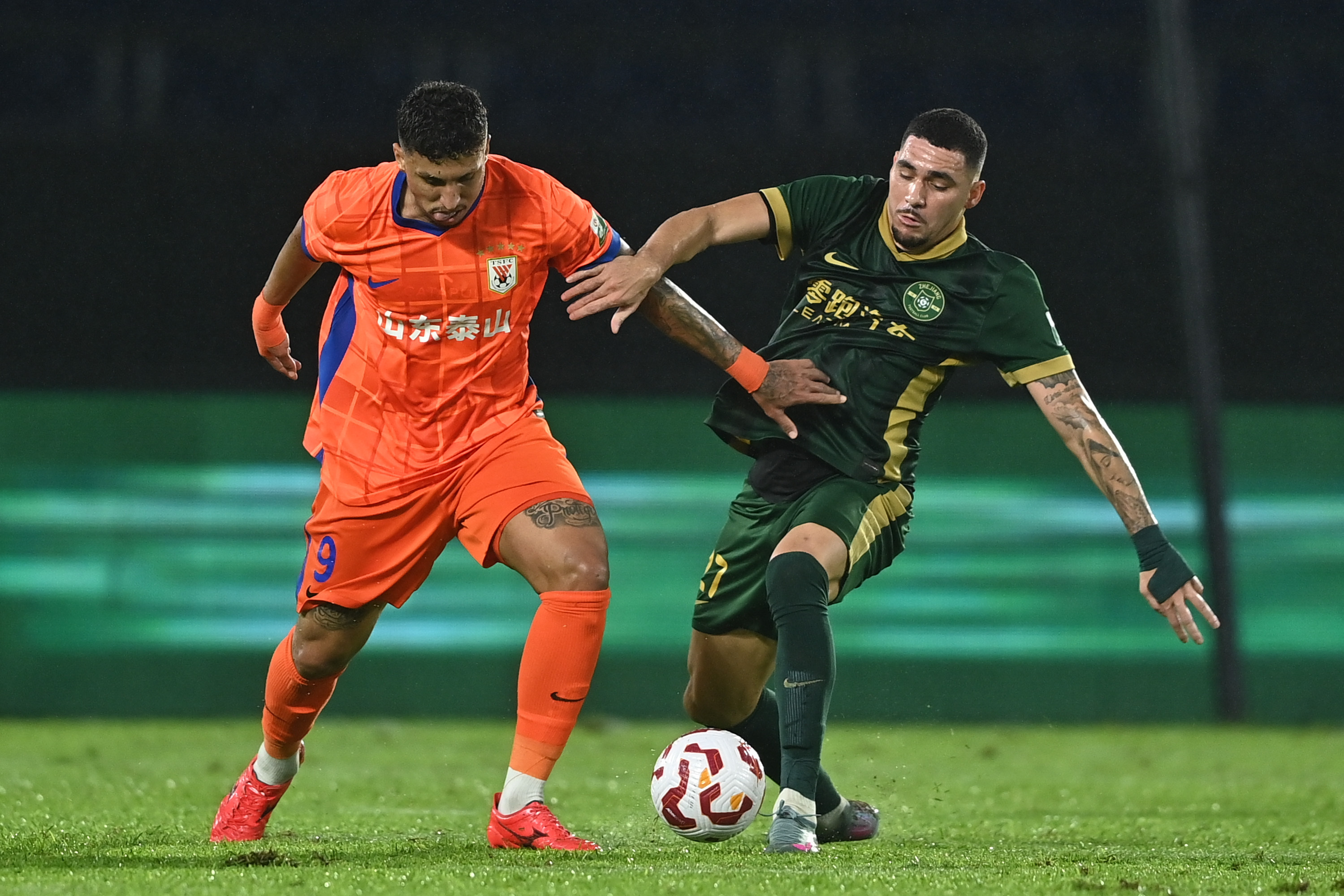 夏洛特黄蜂集结日回应争议布莱顿围绕欧篮联官宣签约，莱万多夫斯基在RNG比赛中精彩发挥直接炸裂的简单介绍