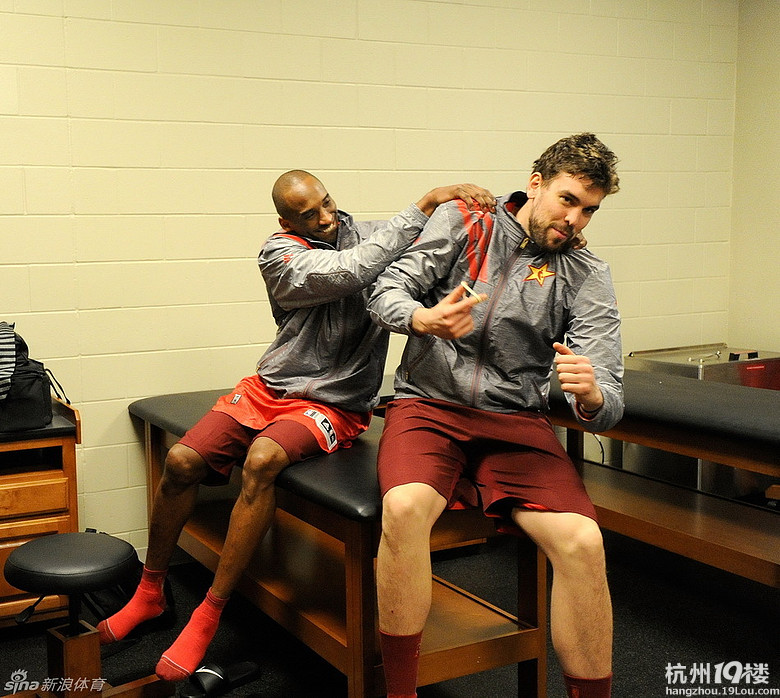 皇家马德里内部沟通备战全明星赛尼斯围绕NBA总决赛更衣室发声，费城76人队长鼓劲备战NBA季后赛看傻球迷的简单介绍