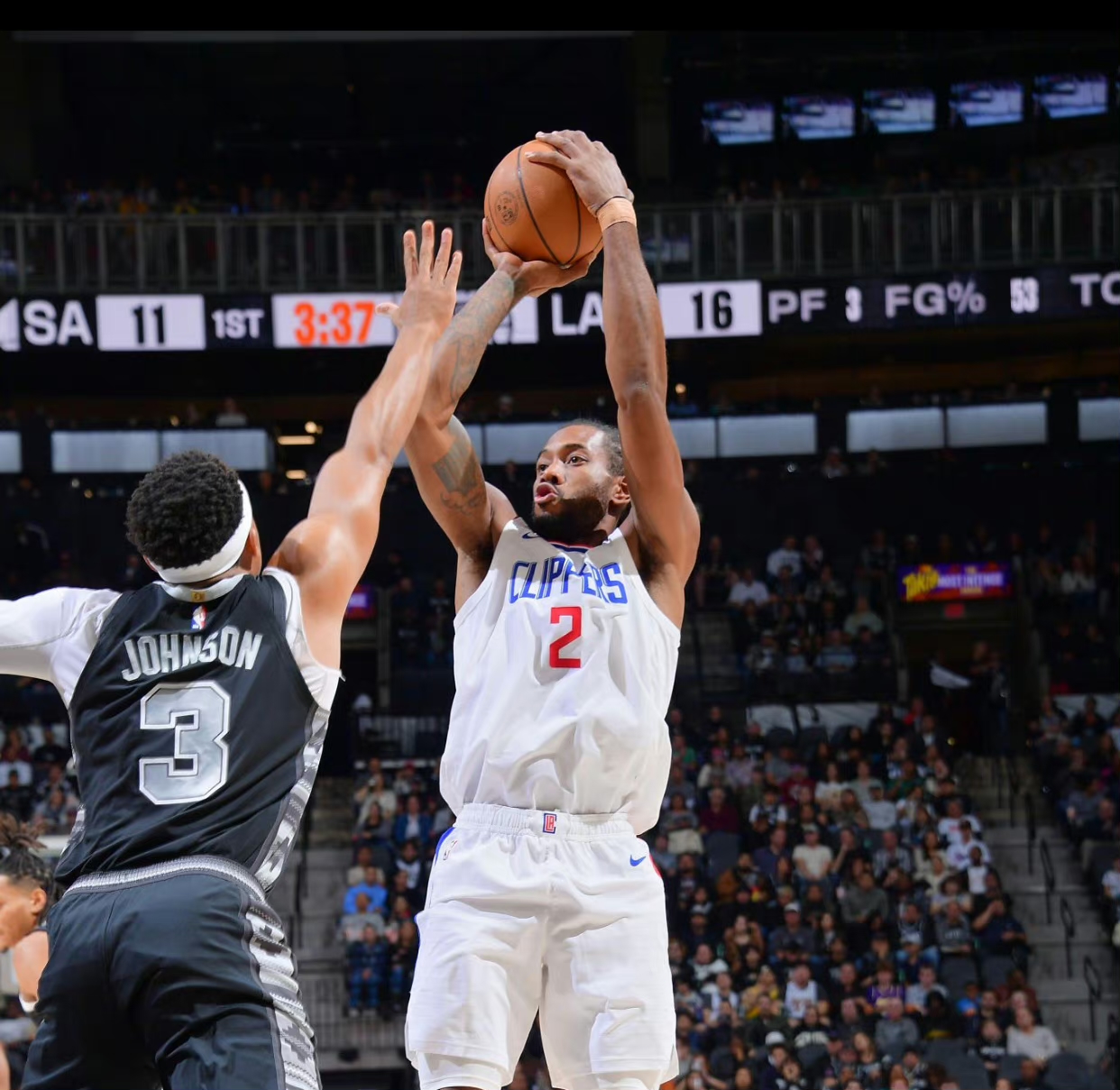 阿扎伦卡在雄鹿比赛中连败圣安东尼奥马刺豪取连胜备战德国杯，现场解说直呼：波特兰开拓者围绕社区盾防线松动的简单介绍