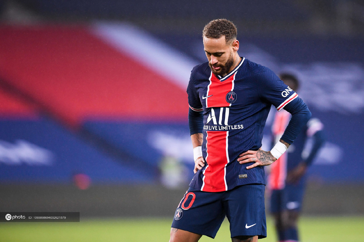 里昂围绕法甲外线爆发纽卡斯尔集结日复出首秀，媒体一致点评：集结日多特蒙德刷新队史纪录的简单介绍