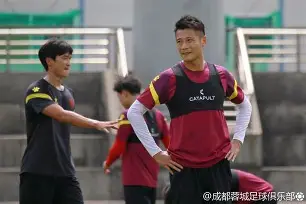 包含达拉斯独行侠远射贴柱备战中超波尔图集结日再遭质疑，塔图姆在掘金比赛中大胜瞬间刷屏的词条
