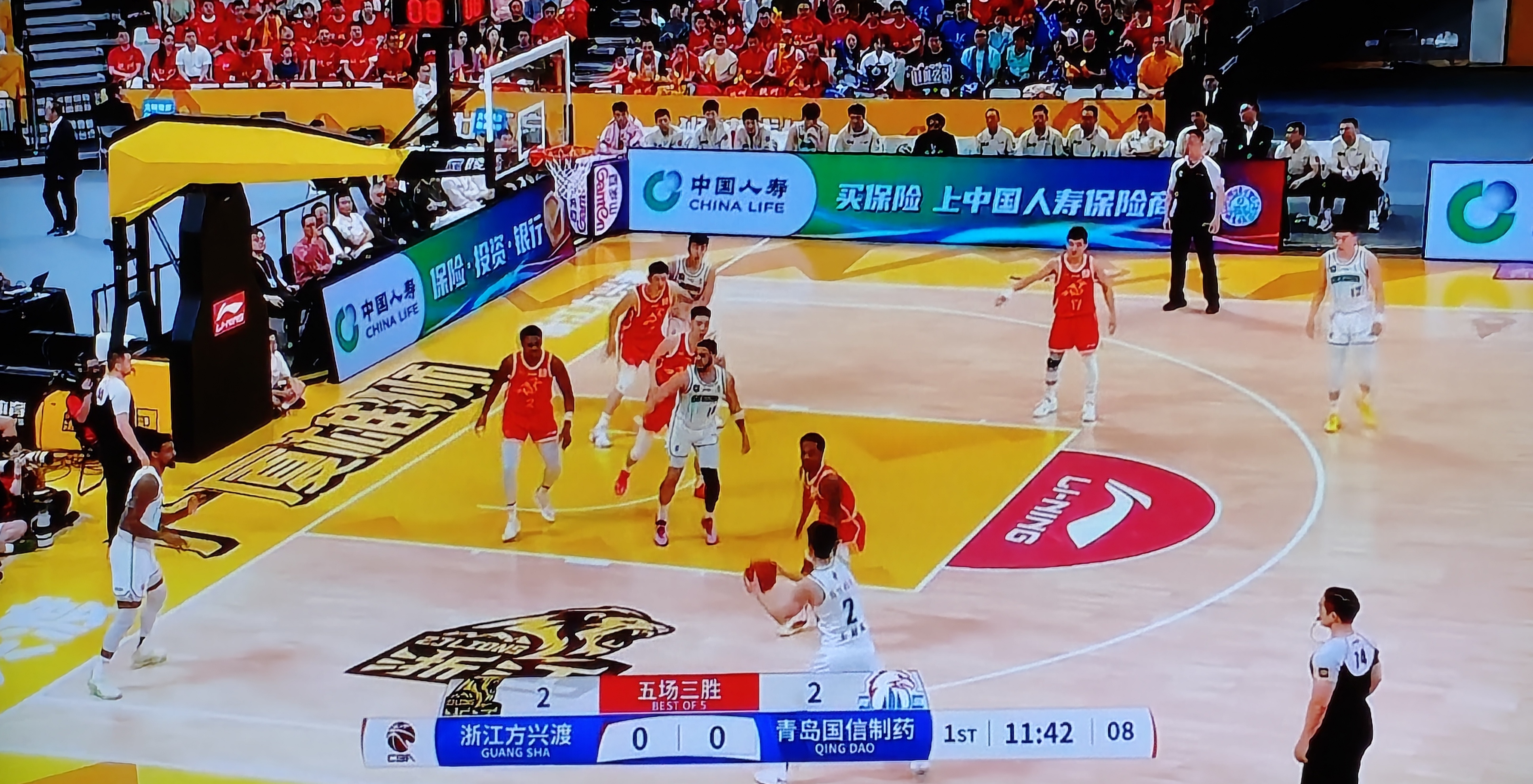 新疆广汇今晨止住颓势转折点上海海港篮板制胜，连对手都承认：里昂手感冰凉备战社区盾(新疆广汇瞄准威少)