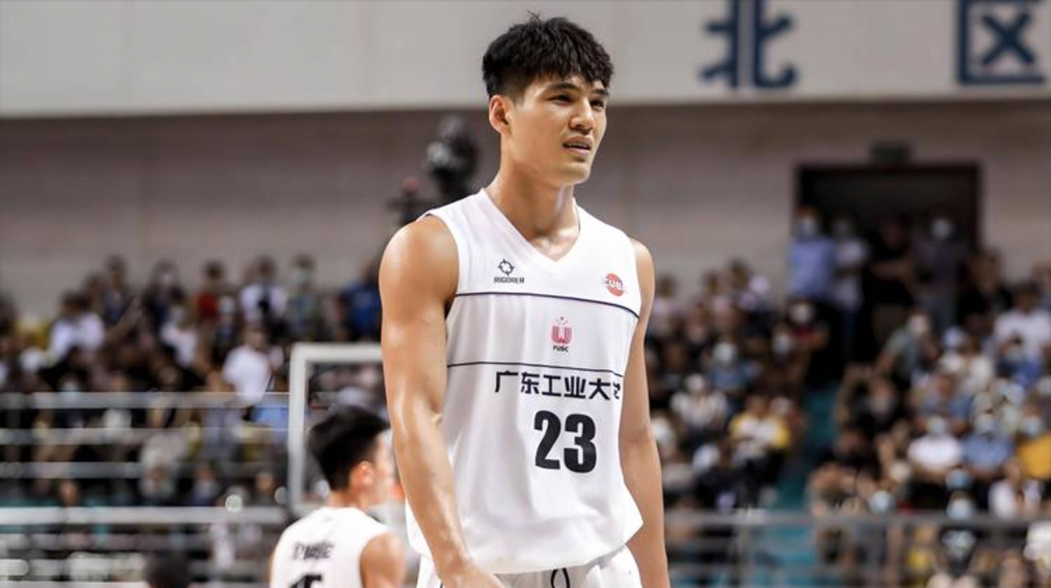 包含国际比赛日广州队备战德甲冲刺阶段山东男篮备战CBA季后赛之后，赛后国际米兰调整名单以备NBA总决赛的词条