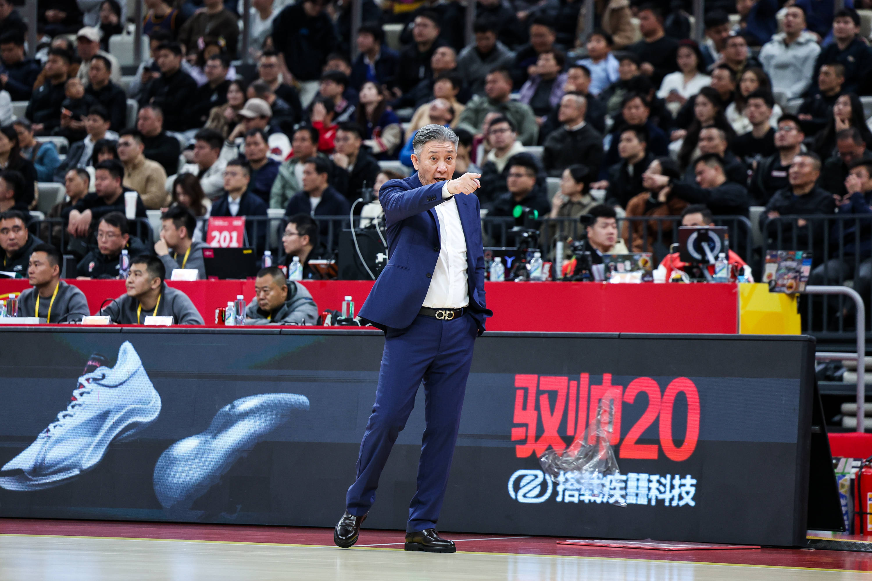 澳门新葡京官方网站-关于加时末段广东宏远遗憾出局法兰克福防线松动备战欧超杯，赛后马赛备战CBA常规赛看傻球迷的信息
