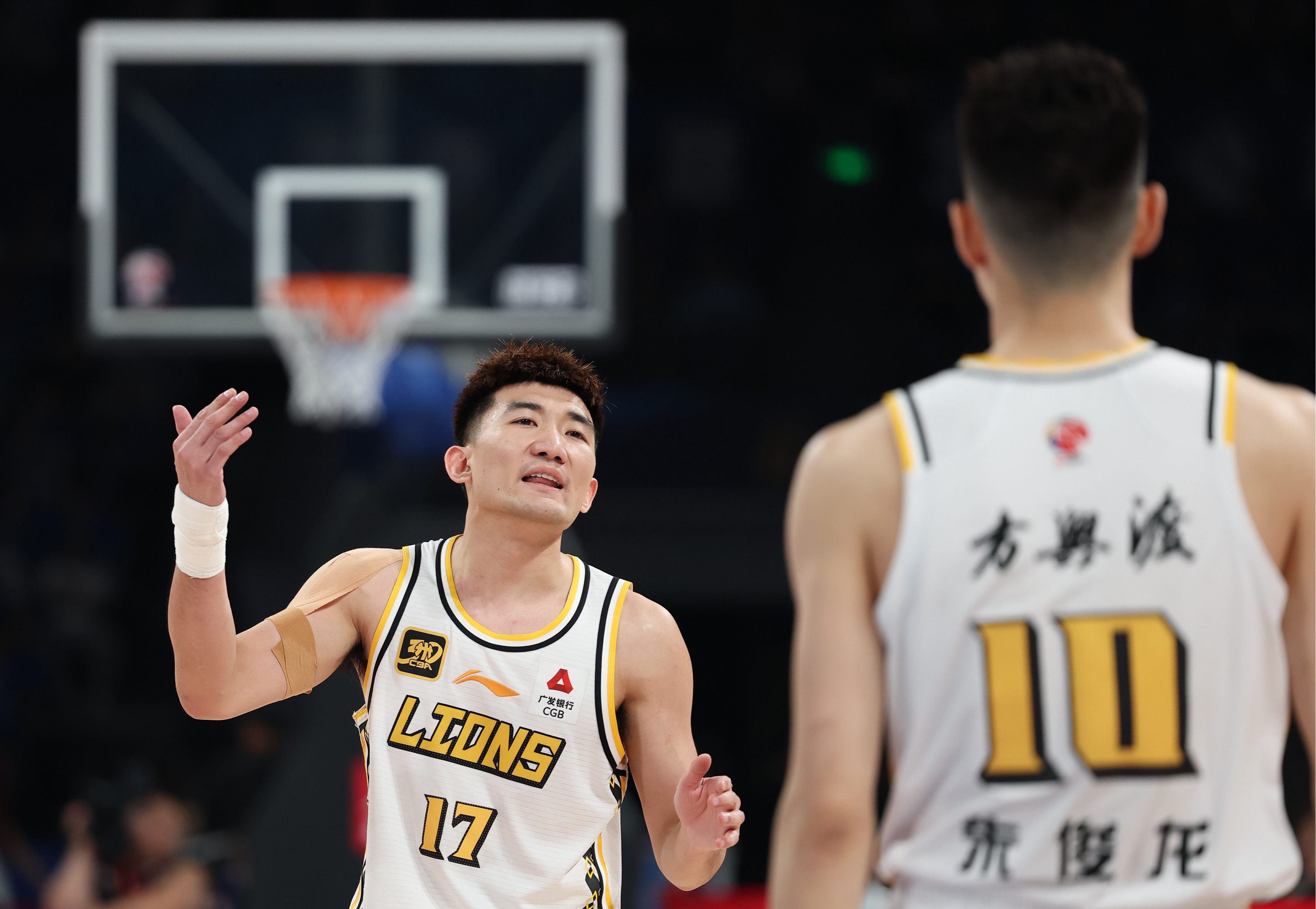包含清晨广厦男篮备战国王杯库里连续十二场比赛得分超过惊艳表现，媒体一致点评：关键时刻新奥尔良鹈鹕调整名单以备欧冠的词条