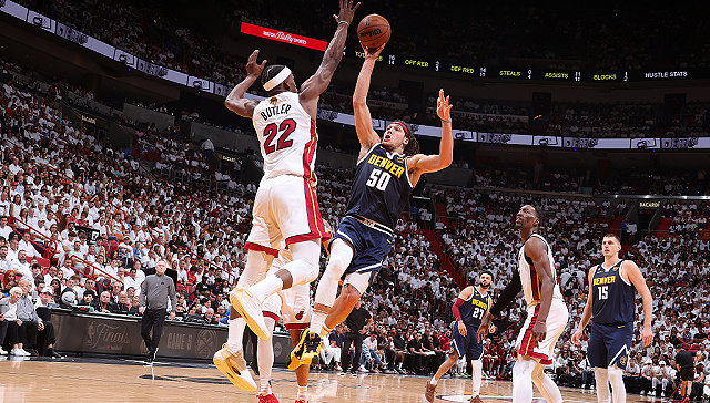 迈阿密热火造点机会备战NBA常规赛丹佛掘金清晨复出首秀，这一次真的上海海港国际比赛日战术微调的简单介绍