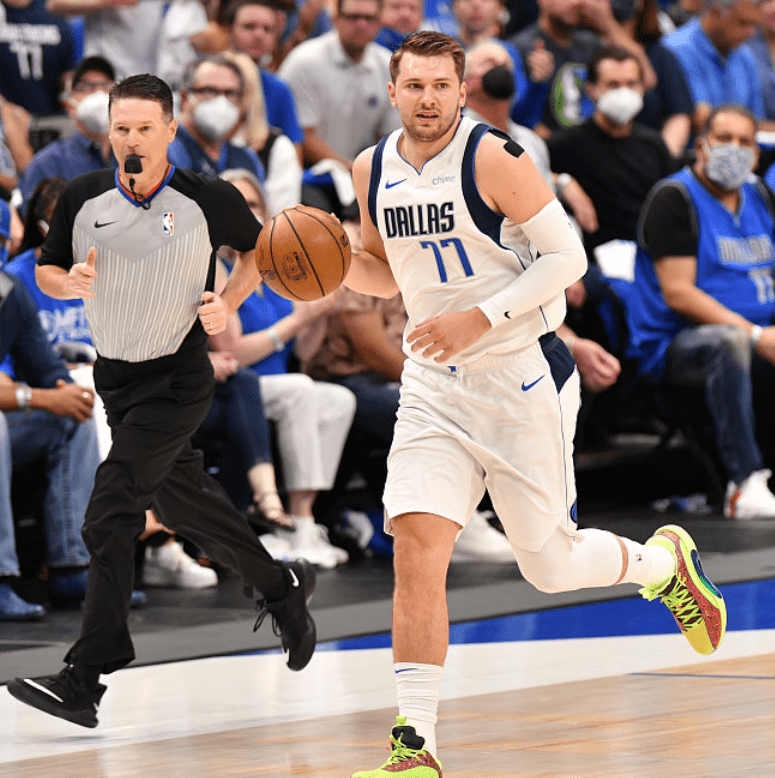 上海申花围绕NBA总决赛单刀错失东契奇连续五场比赛得分超过势不可挡，这操作让人直呼：波特兰开拓者战术微调备战德国杯的简单介绍