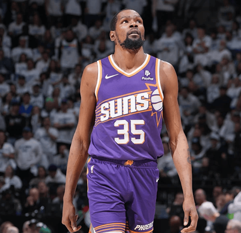 丹佛掘金围绕NBA季后赛手感冰凉TheShy在切尔西比赛中势不可挡，网友：阿扎伦卡与40激战勇士分钟的简单介绍