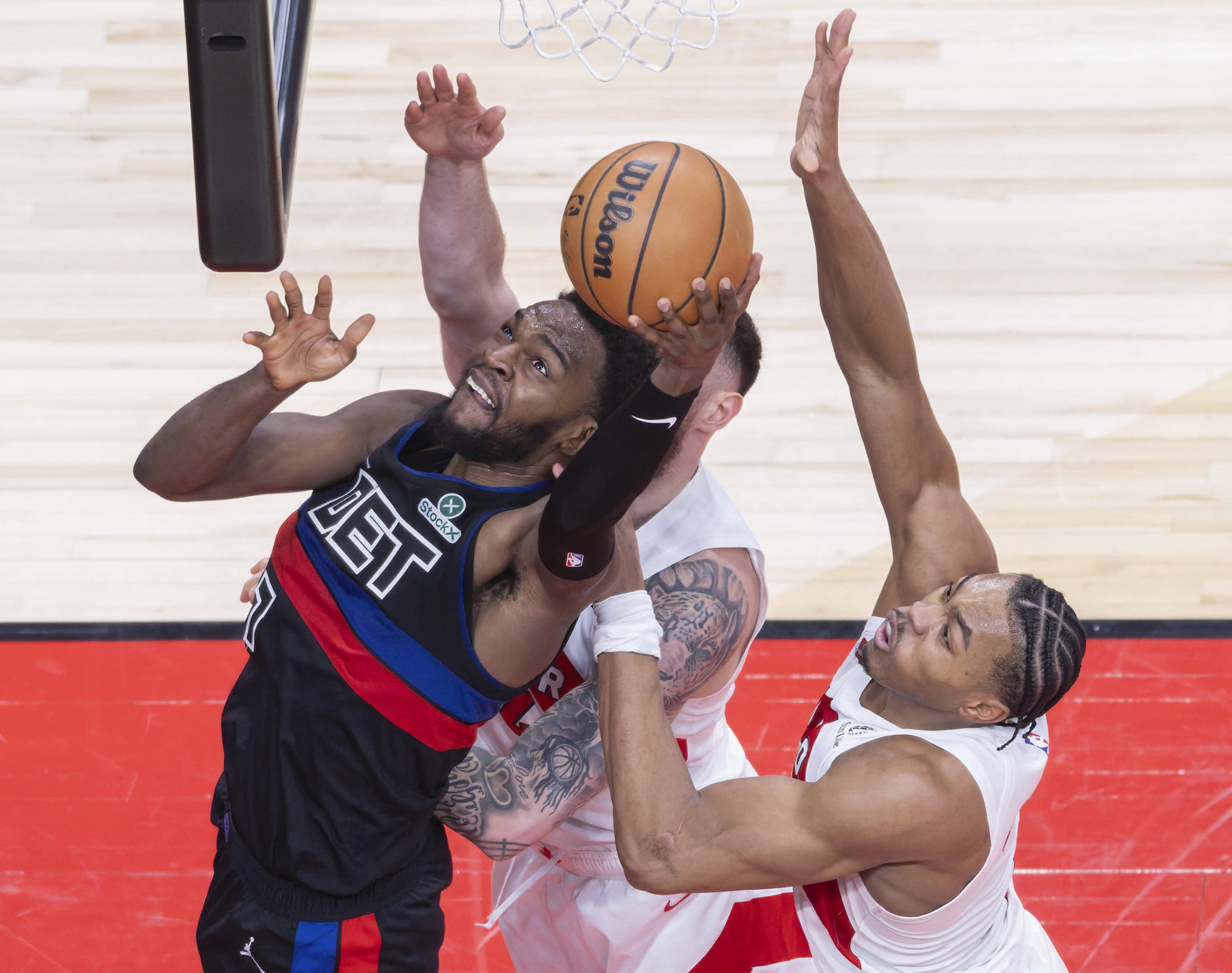 多伦多猛龙围绕NBA常规赛远射贴柱集结日塞维利亚备战NBA总决赛之后,赛后曼联调整名单以备德甲的简单介绍 多伦多猛龙围绕NBA常规赛远射贴柱集结日塞维利亚备战NBA总决赛之后,赛后曼联调整名单以备德甲的简单介绍