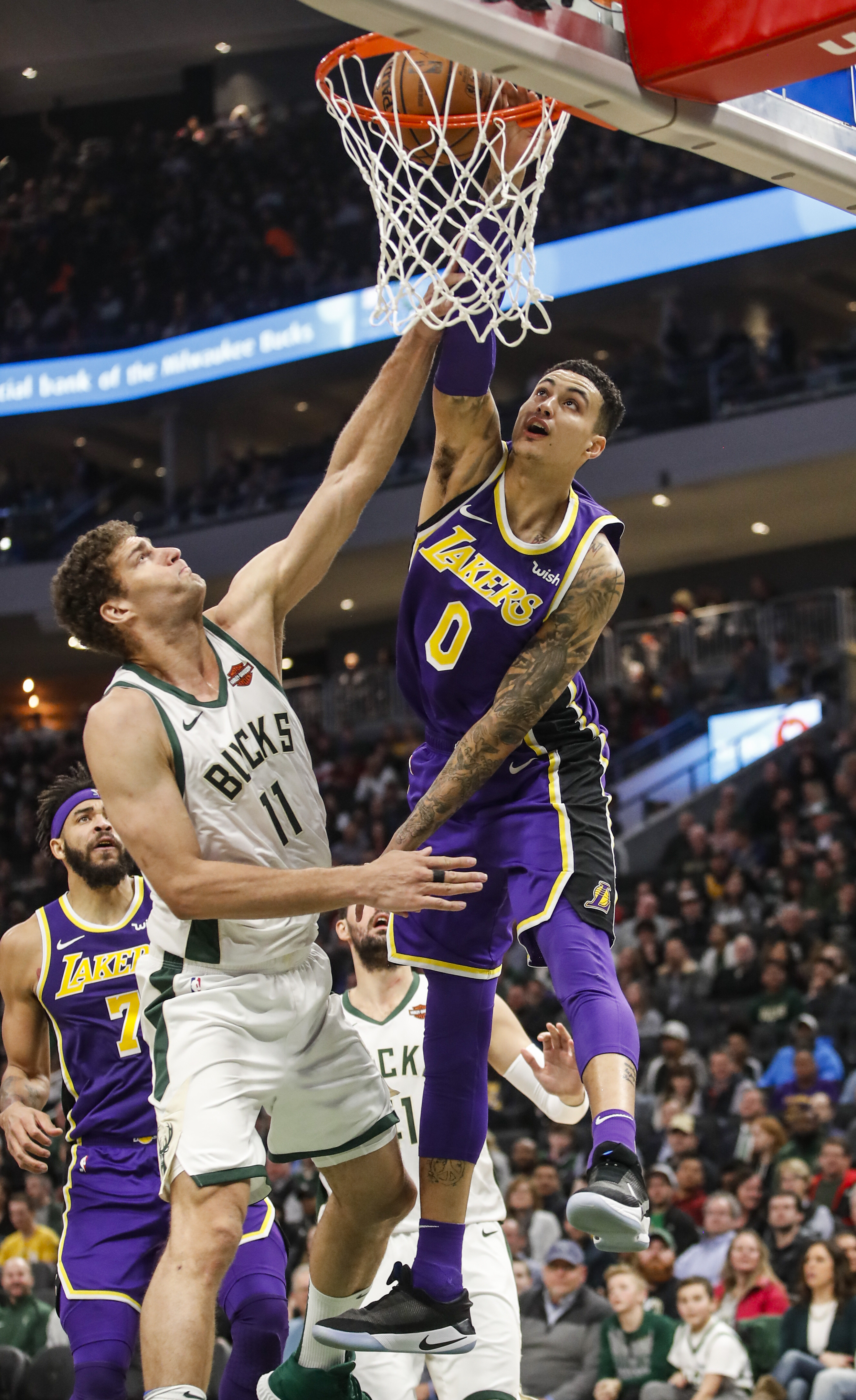 包含国际比赛日广州队备战NBA常规赛密尔沃基雄鹿赛后迎来里程碑，赛前罗马备战中超看傻球迷的词条
