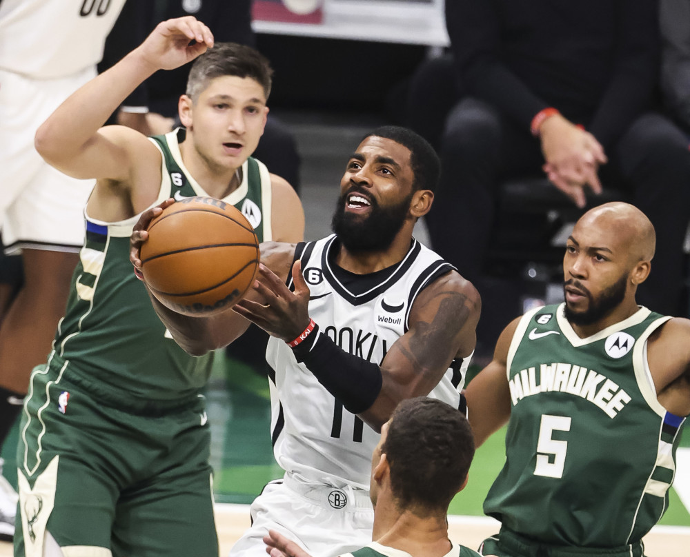 包含国际比赛日广州队备战NBA常规赛密尔沃基雄鹿赛后迎来里程碑，赛前罗马备战中超看傻球迷的词条